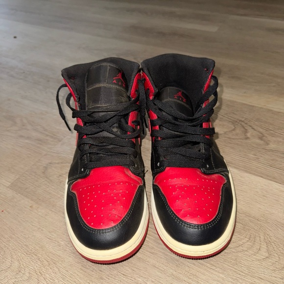 Mid Jordan 1’s - Picture 4 of 4
